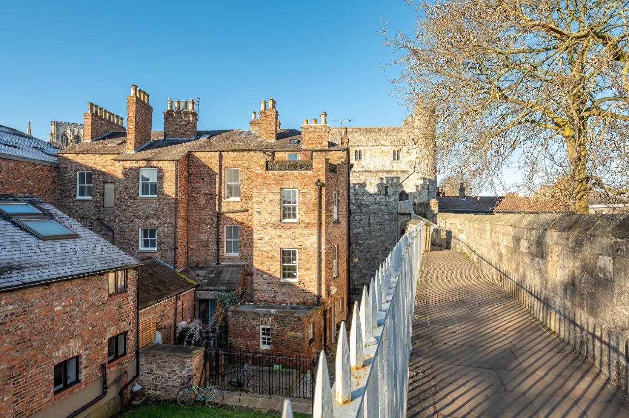 Roman Walls View York Exterior photo