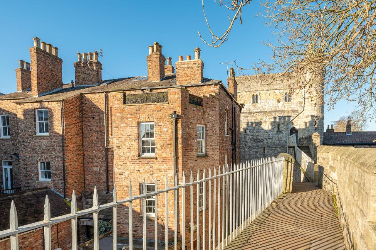 Roman Walls View York Exterior photo